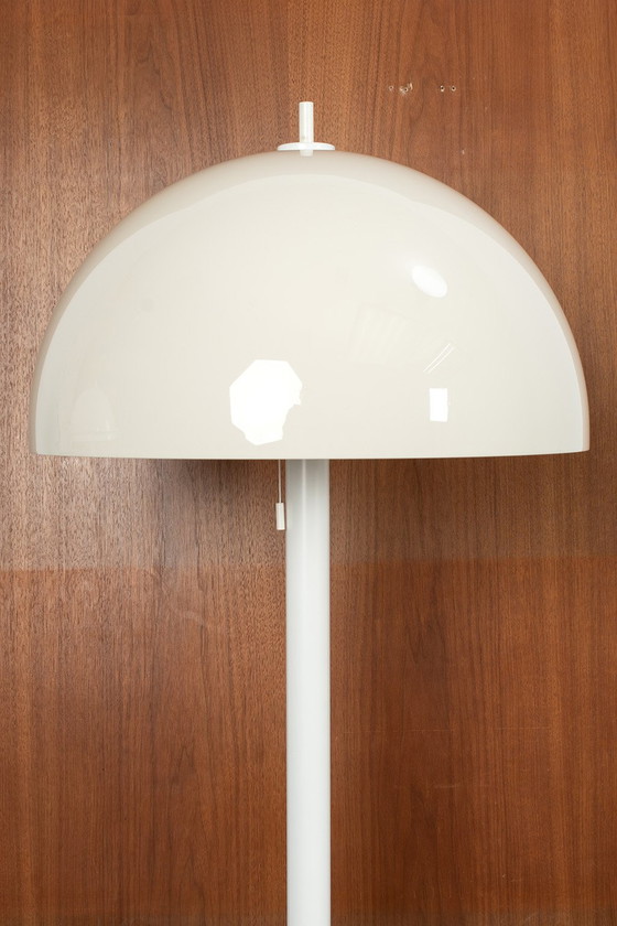 Image 1 of Lámpara de pie blanca