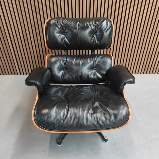 Image 1 of Vitra Eames Lounge chair + Ottoman