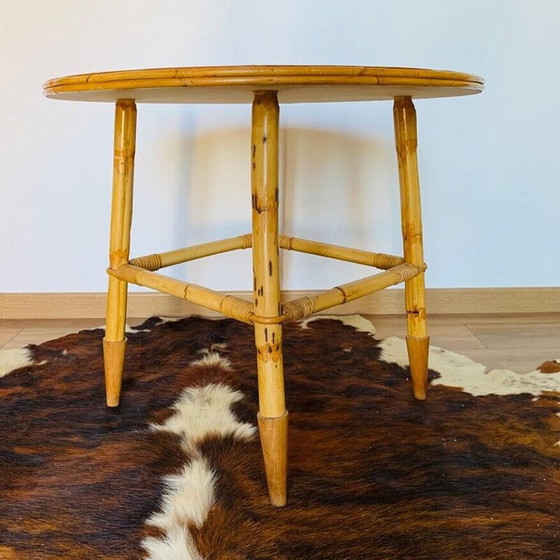Image 1 of Round vintage rosette table in rattan