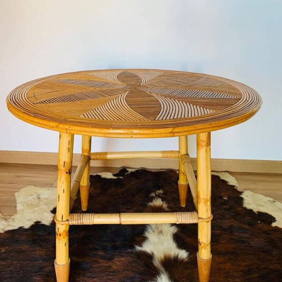 Image 1 of Round vintage rosette table in rattan