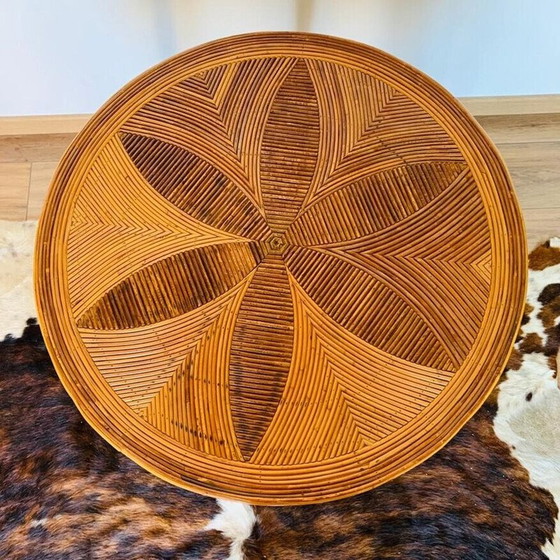 Image 1 of Round vintage rosette table in rattan