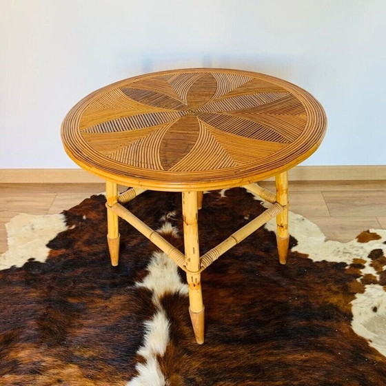 Image 1 of Round vintage rosette table in rattan