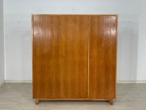 Mid - Century closet linen cupboard wardrobe vintage