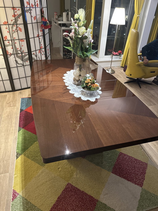 Garda Extendable Dining Table