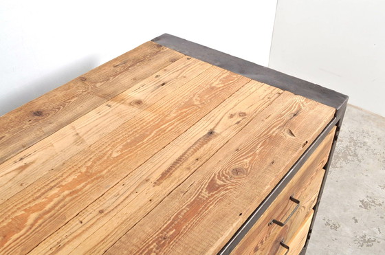 Image 1 of Cassettiera in legno d'epoca