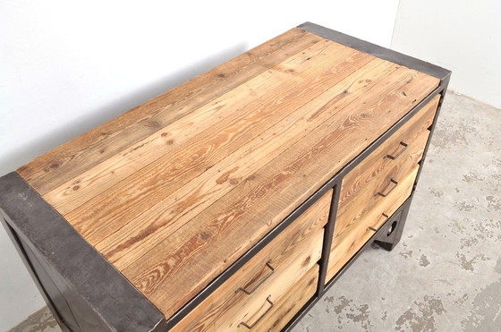 Image 1 of Cassettiera in legno d'epoca