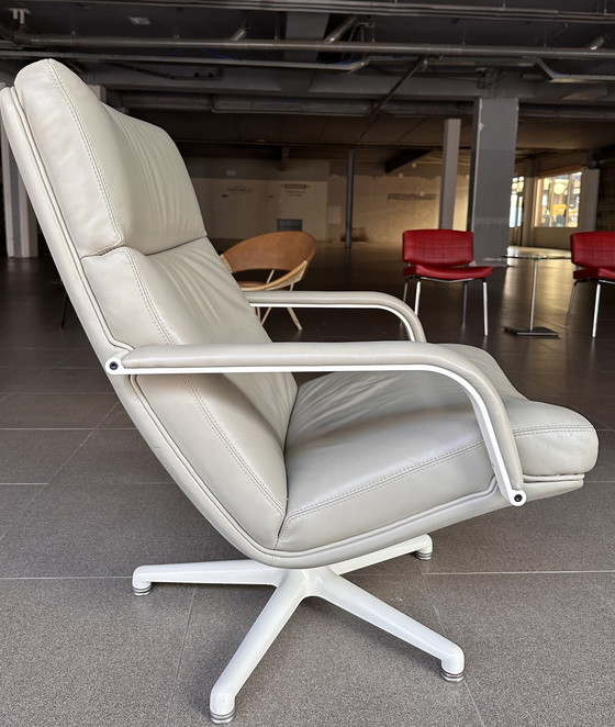 Image 1 of Artifort F142 Design Armchair