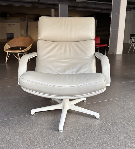 Image 1 of Artifort F142 Design Armchair