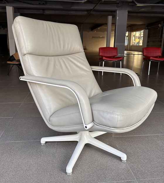 Image 1 of Artifort F142 Design Armchair