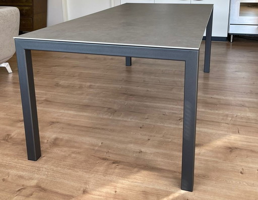 Bert Plantagie Model Pedro Dining Table