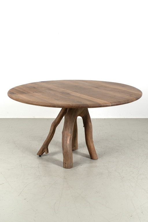 Robust oak table