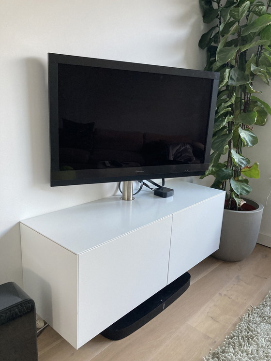 Image 1 of Karat modern white TV Furniture