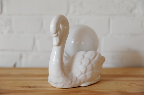 Image 1 of Lampe de table sculpturale en porcelaine en forme de cygne