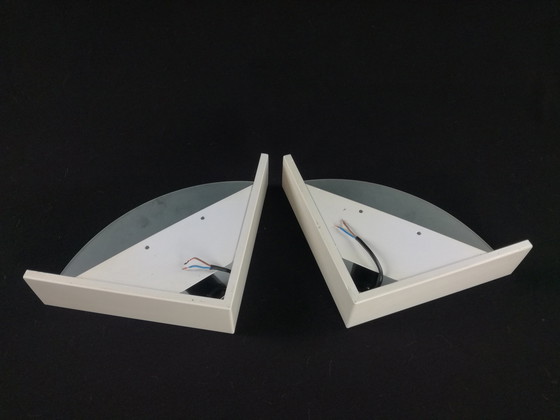 Image 1 of Applique triangolari minimaliste, set di 2, anni '80