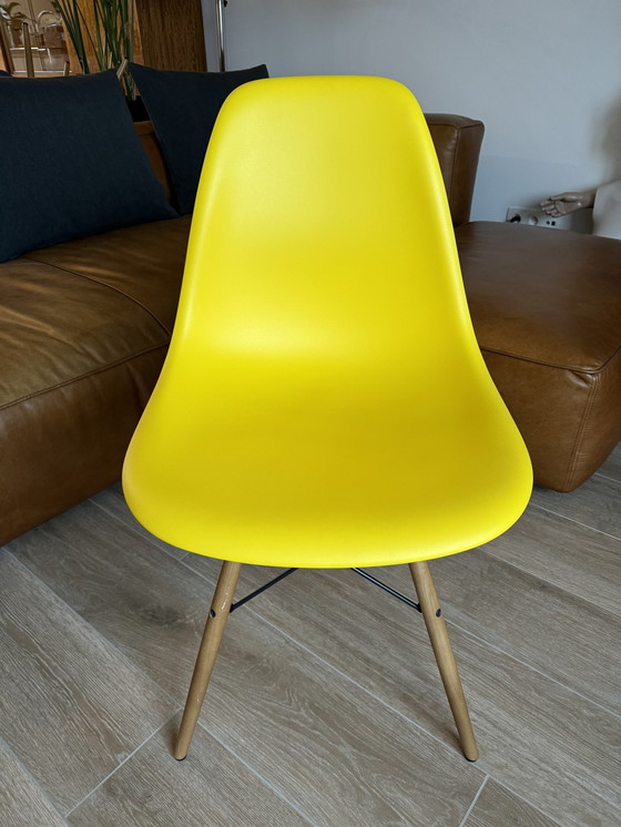 Image 1 of 4x Vitra Eames Plastic Chairs