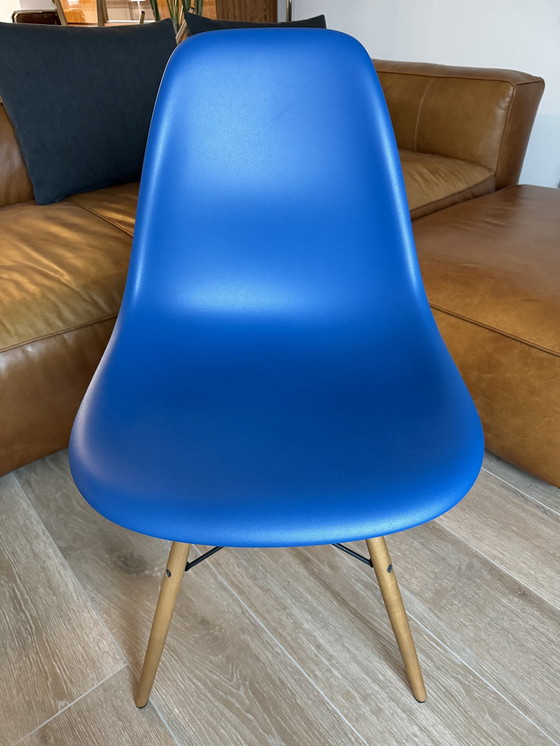 Image 1 of 4x Vitra Eames Plastic Chairs