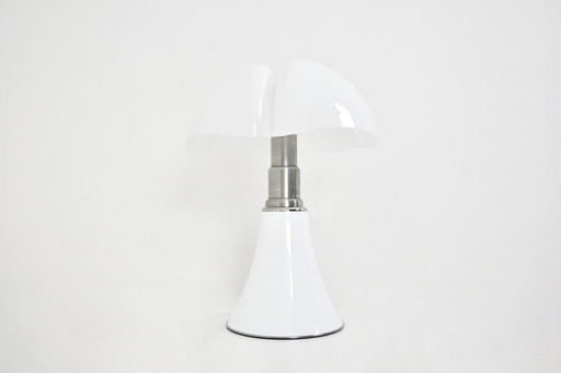 Pipistrello table lamp in white by Gae Aulenti for Martinelli Luce