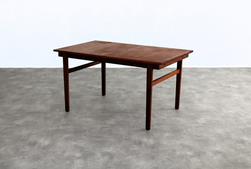 Vintage extendable dining table