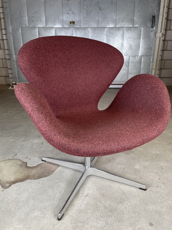 Image 1 of  Fritz Hansen Swan armchair by Arne Jacobsen