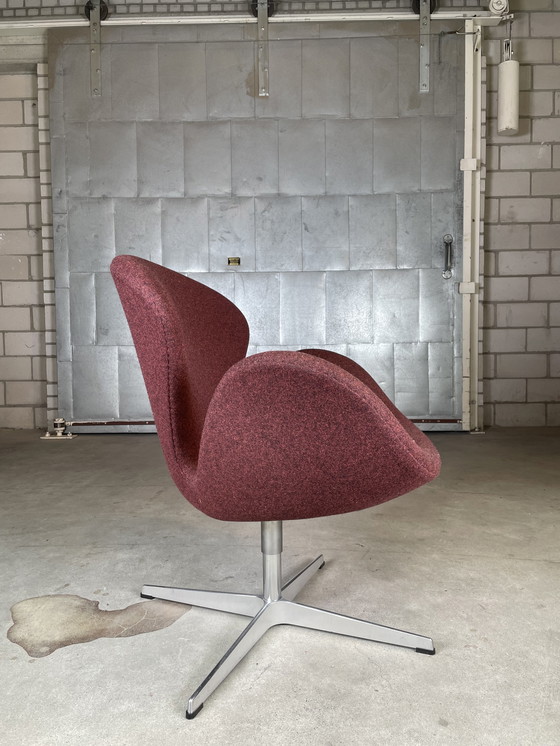 Image 1 of  Fritz Hansen Swan armchair by Arne Jacobsen