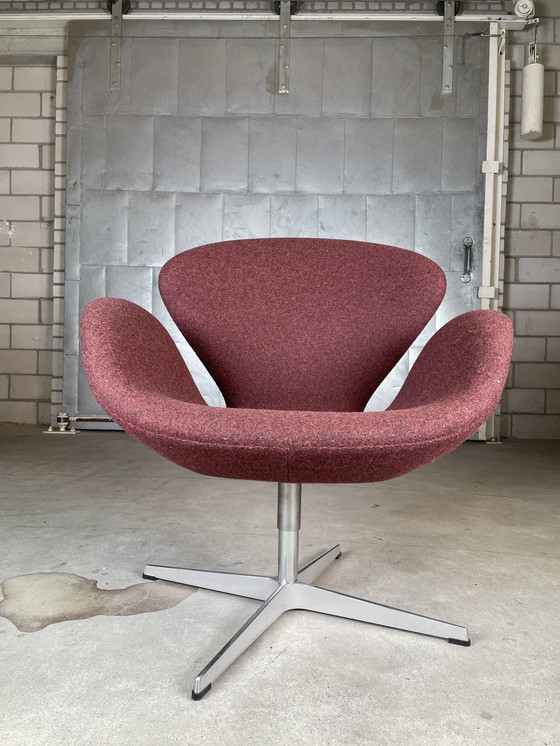 Image 1 of  Fritz Hansen Swan armchair by Arne Jacobsen