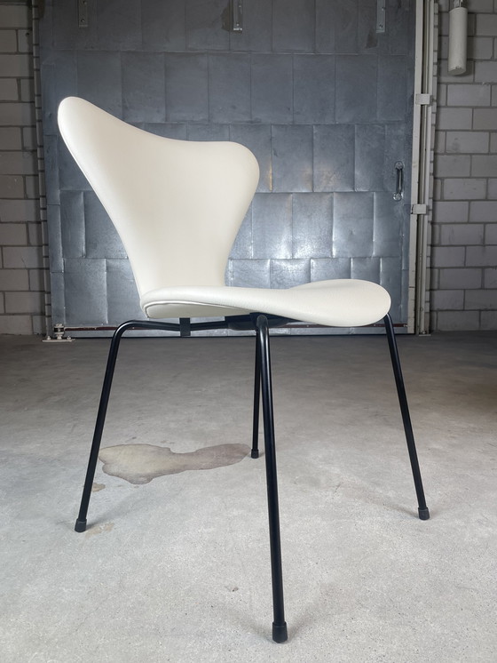 Image 1 of 4x Chaise Fritz Hansen Series 7 par Arne Jacobsen (blanc)