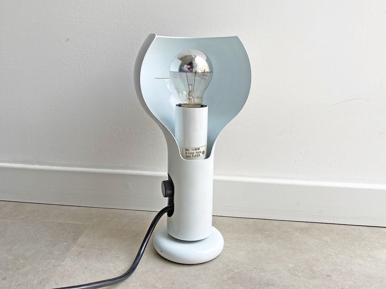 Oluce Serie Flash 60Wランプ Oluce Serie Flash 60Wランプ