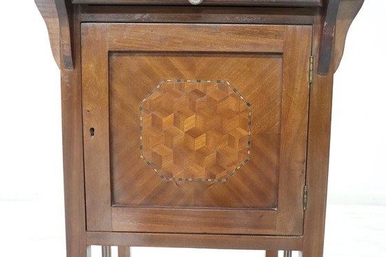 Image 1 of Mesa auxiliar Art Nouveau de madera