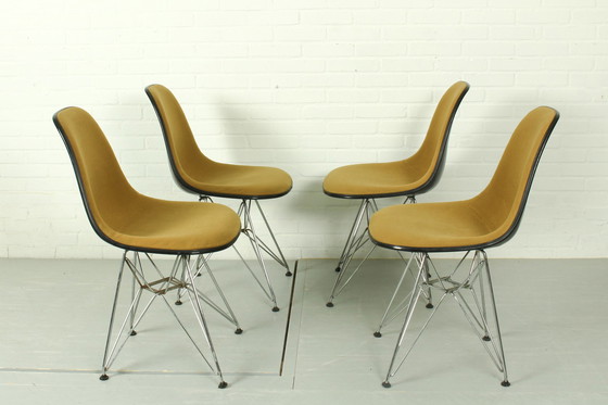 Image 1 of Ensemble de 4 chaises d'appoint de salle à manger DSR, Herman Miller Original Vintage Eames Upholstered, 1960s