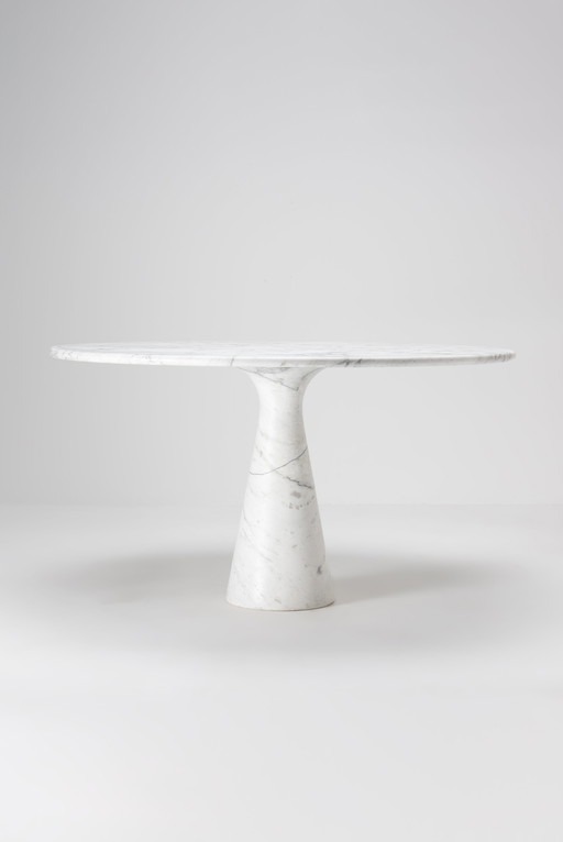 A pedestal dining table - M1 - Angelo Mangiarotti