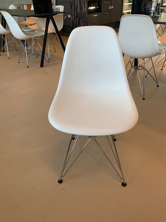 Image 1 of 33x chaises Vitra Eames DSR