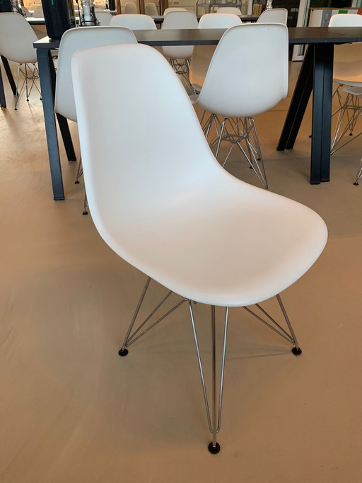 33x chaises Vitra Eames DSR