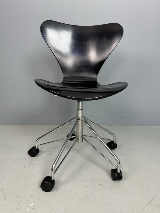 Image 1 of Fritz Hansen Swivel Chair 3117 by Arne Jacobsen