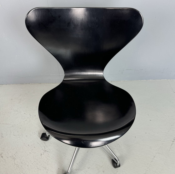 Image 1 of Fritz Hansen Swivel Chair 3117 by Arne Jacobsen