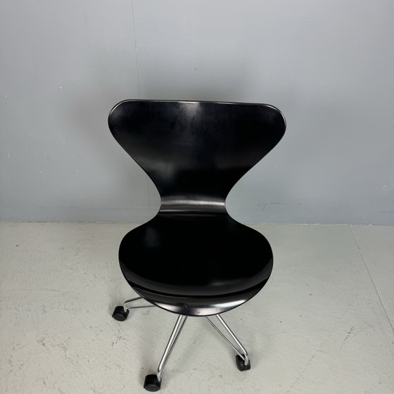 Image 1 of Fritz Hansen Swivel Chair 3117 by Arne Jacobsen