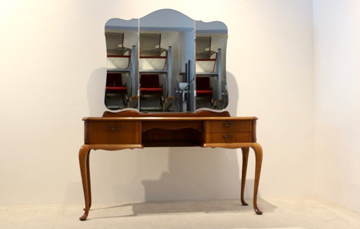 Dutch Mahogany Vanity Dresser with Tri-Fold Mirror (Meuble-lavabo en acajou avec miroir à trois volets)