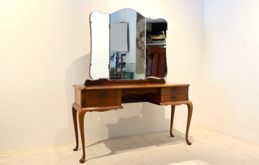 Dutch Mahogany Vanity Dresser with Tri-Fold Mirror (Meuble-lavabo en acajou avec miroir à trois volets)