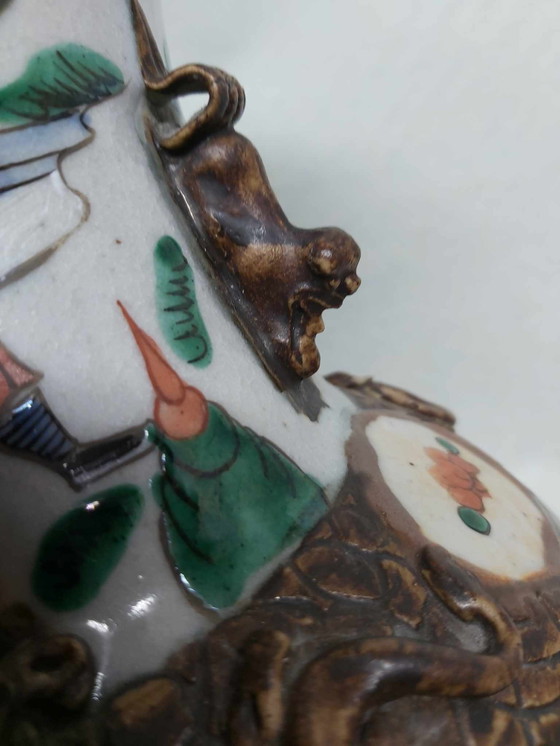 Image 1 of Antique Chinese Nanking vase handpainted with warriors 19th C