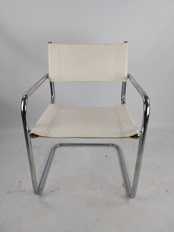 Image 1 of chaise à structure tubulaire en cuir blanc