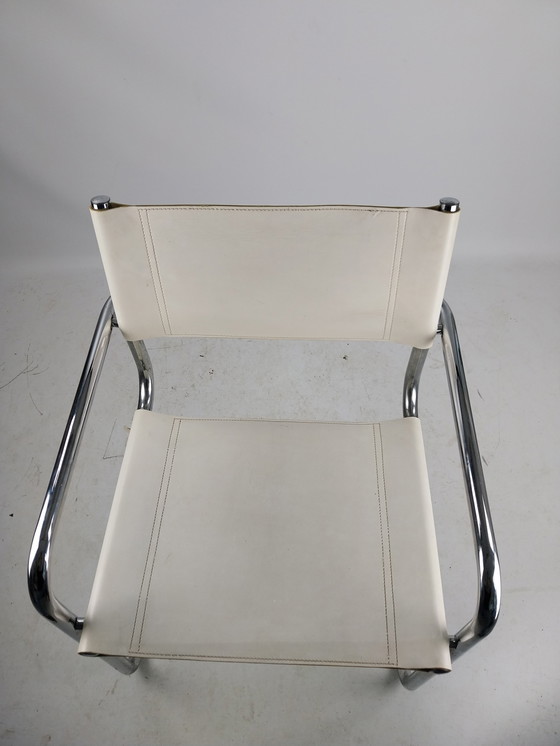 Image 1 of chaise à structure tubulaire en cuir blanc