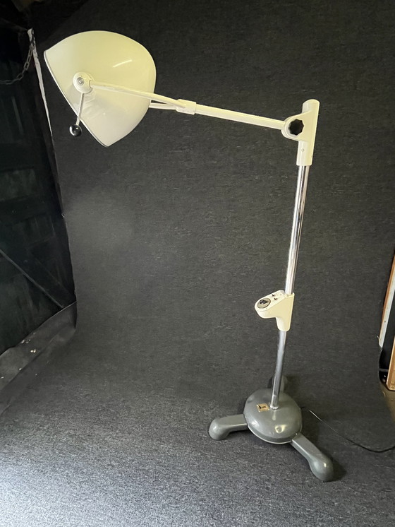 Image 1 of Lampada riscaldante industriale d'epoca per ospedale