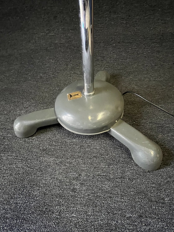 Image 1 of Lampada riscaldante industriale d'epoca per ospedale