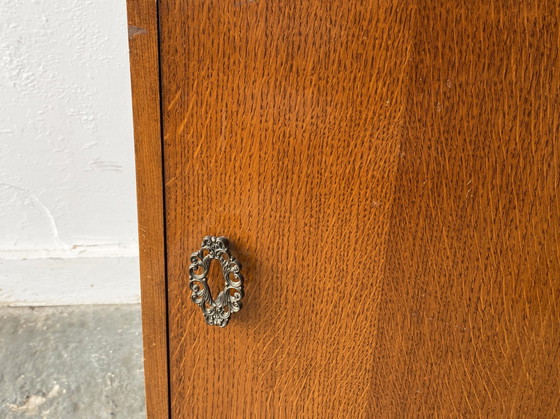 Image 1 of Comodino vintage anni '40 con maniglia decorativa