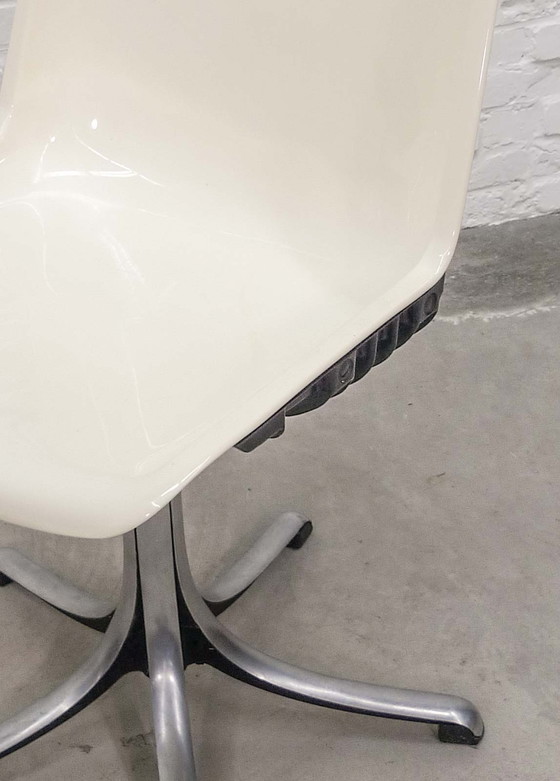 Image 1 of Set of Two White Osvaldo Borsani 'Modus' Fiberglass and Aluminium Desk Side Chairs for Tecno, Italy, 1970s.