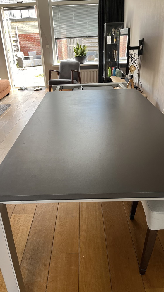 Image 1 of Leolux dining table