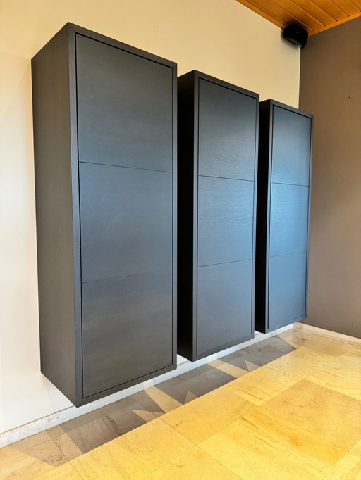 3x Wall Cabinets