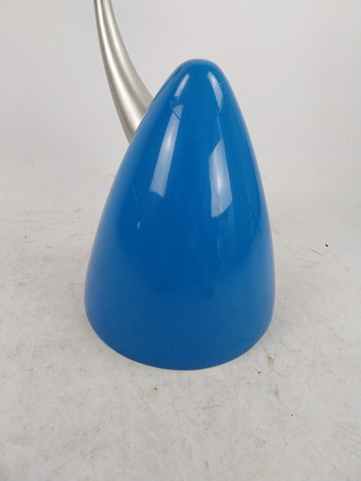 1 x table d'appoint en plastique bleu et verre 1980