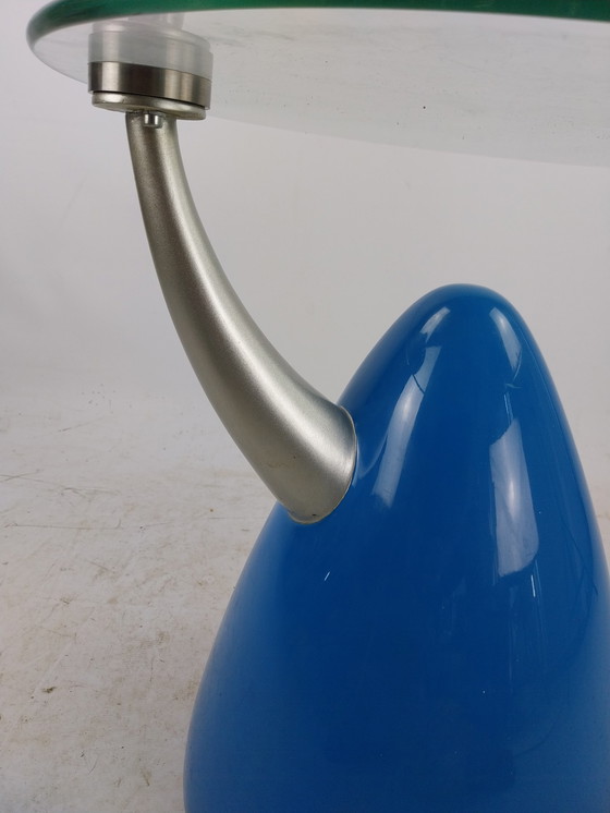 Image 1 of 1 x table d'appoint en plastique bleu et verre 1980