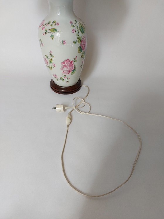 Image 1 of Vistra Alegra lampe de table à fleurs en porcelaine de l'époque