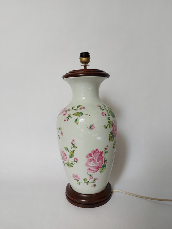 Image 1 of Vistra Alegra lampe de table à fleurs en porcelaine de l'époque